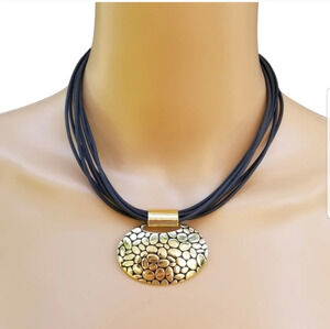 VINTAGE GOLDTONE PEBBLED DESIGN PEDANT & BLACK CORD NECKLACE